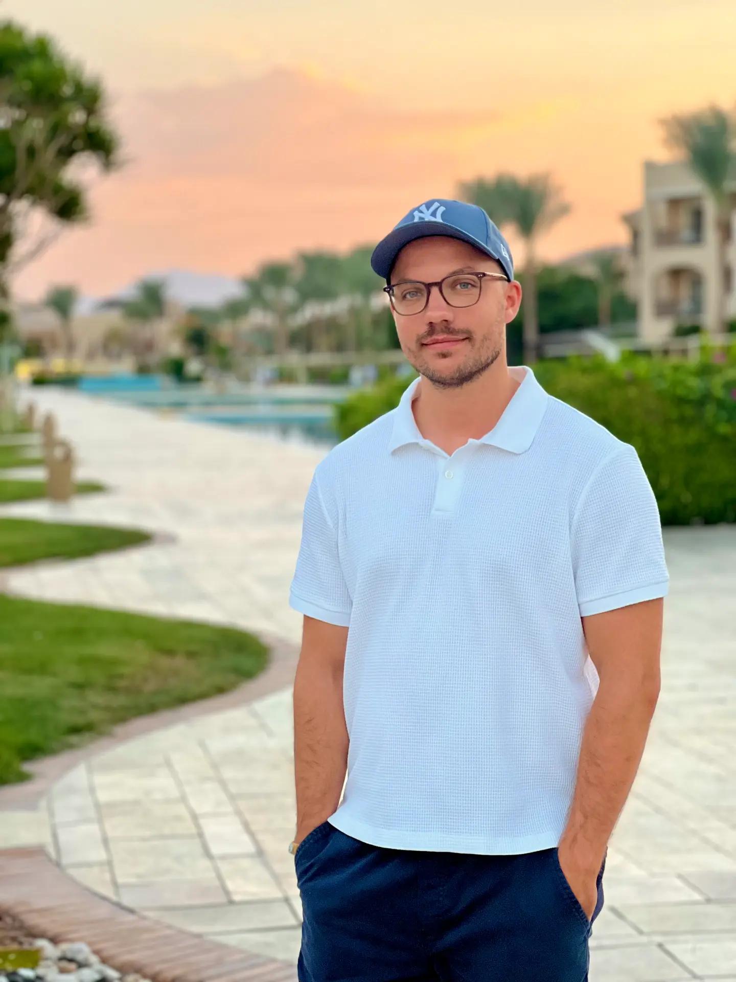 Christopher Dumser privat bei Sonnenuntergang im Urlaub
